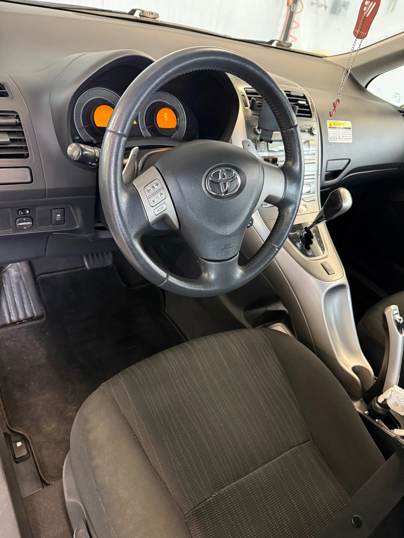 Toyota Auris, снимка 7 - Автомобили и джипове - 54308998