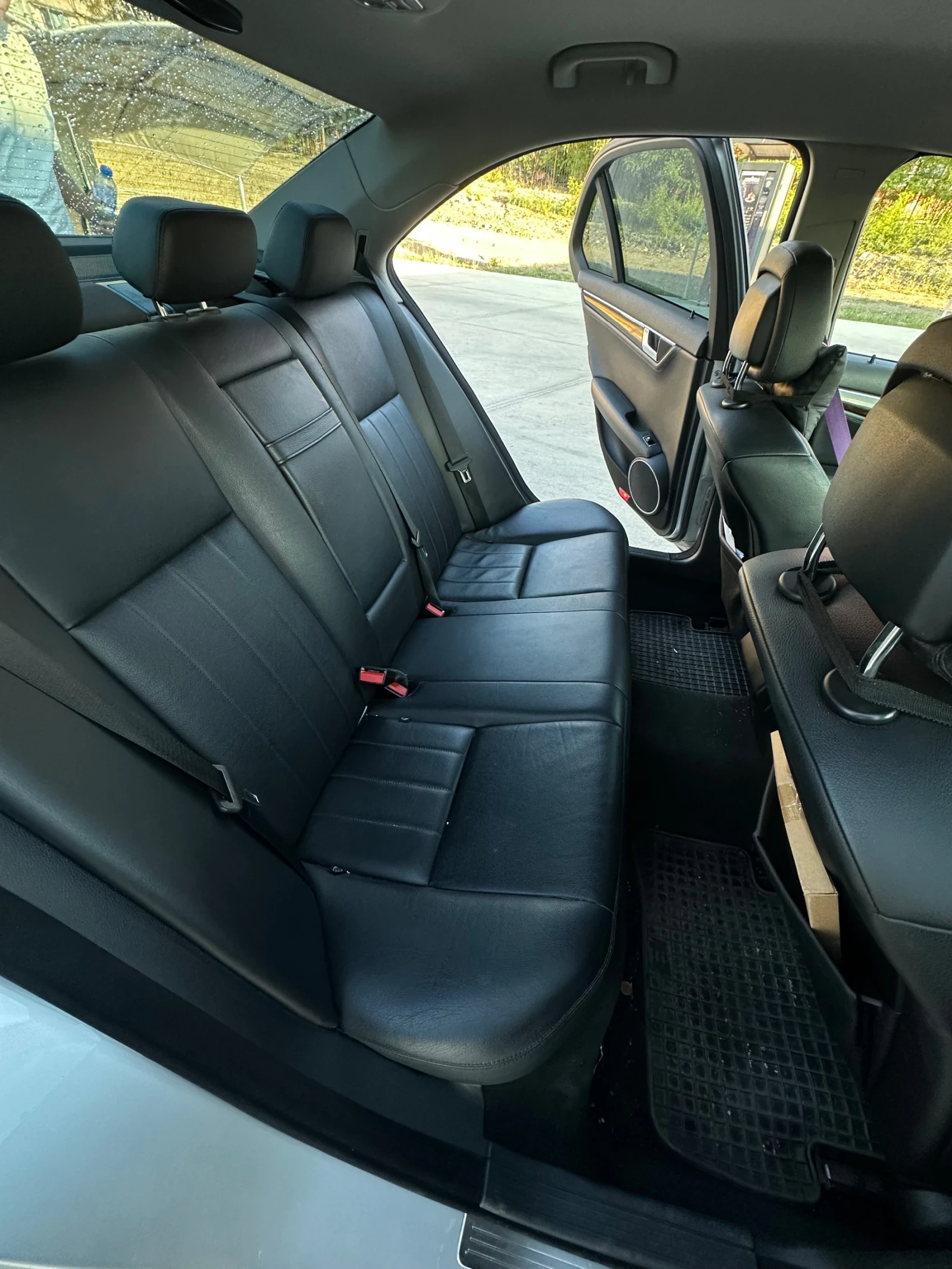 Mercedes-Benz C 320, снимка 11 - Автомобили и джипове - 55285541