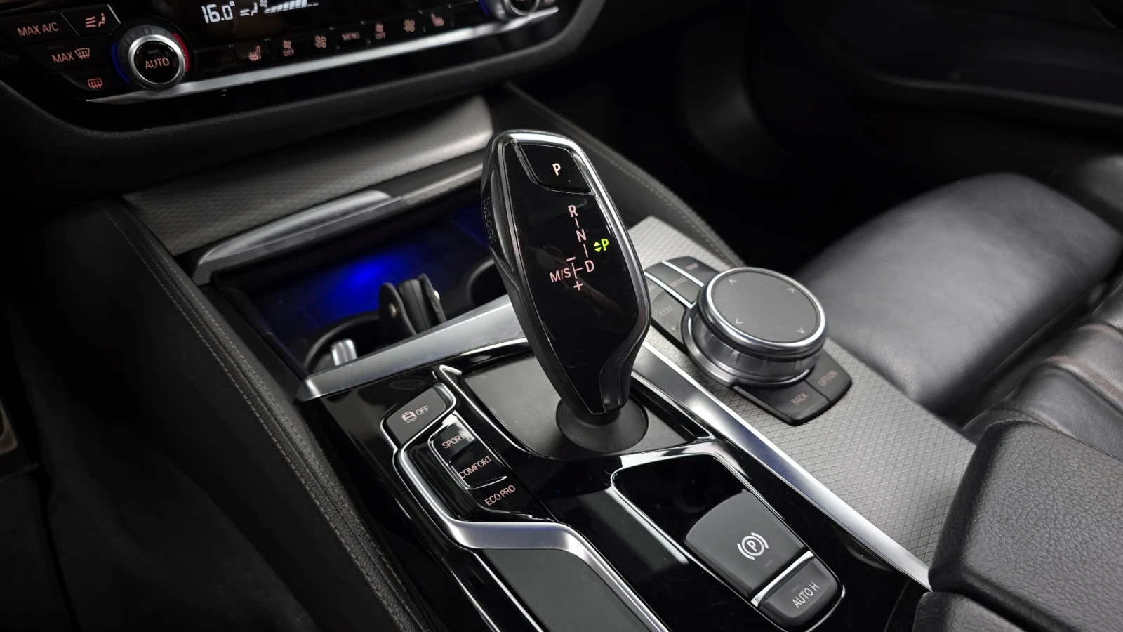 BMW 530 BLIND SPOT* HUD* ЕЛ. БАГАЖНИК* ЛЮК* КРАЙНА ЦЕНА, снимка 9 - Автомобили и джипове - 55593843
