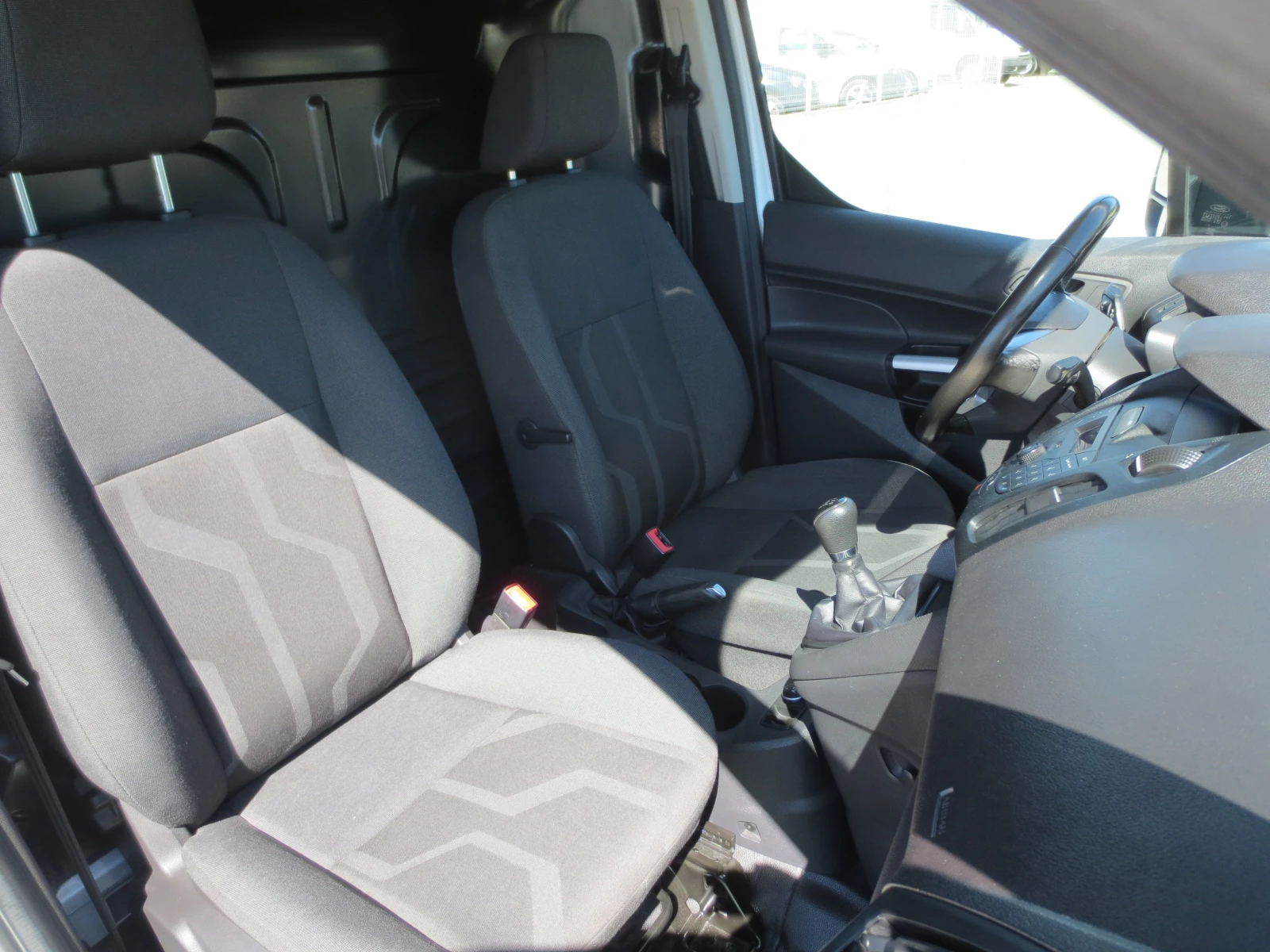 Ford Connect 1.5 TDCI, снимка 13 - Автомобили и джипове - 55688422