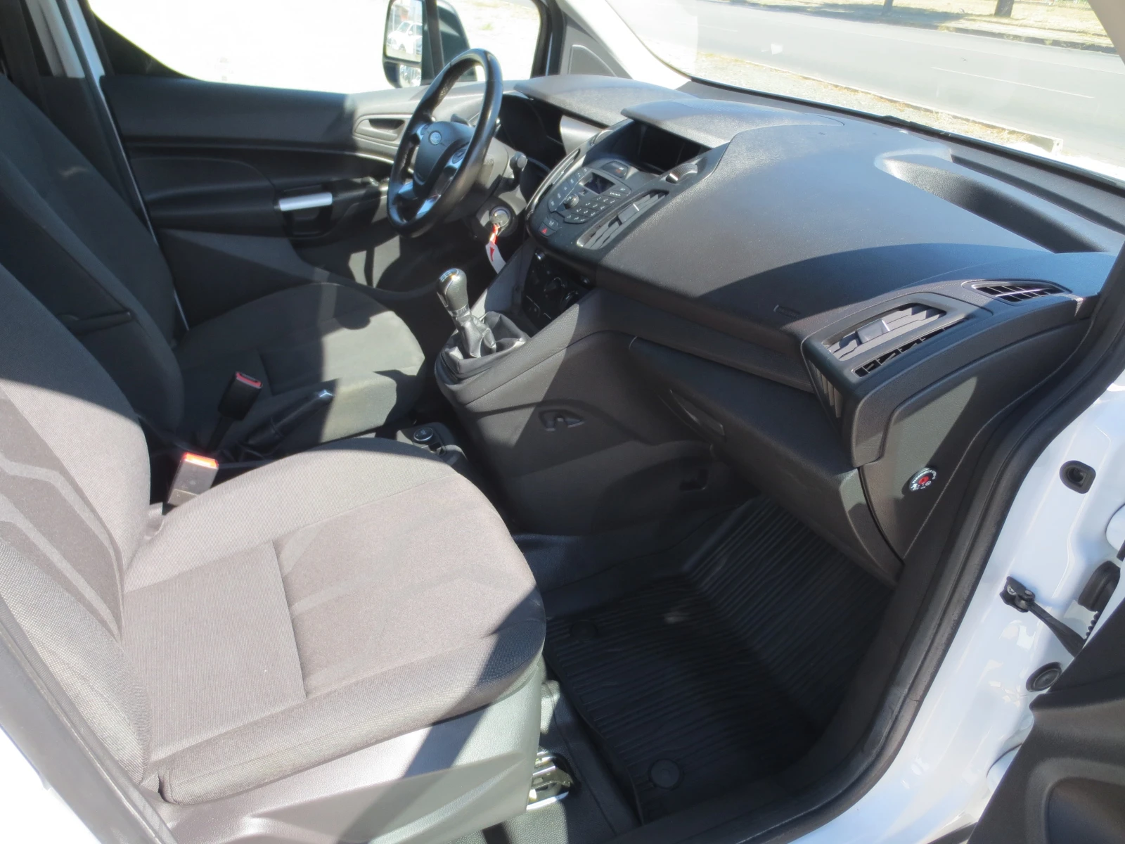 Ford Connect 1.5 TDCI, снимка 12 - Автомобили и джипове - 55688422