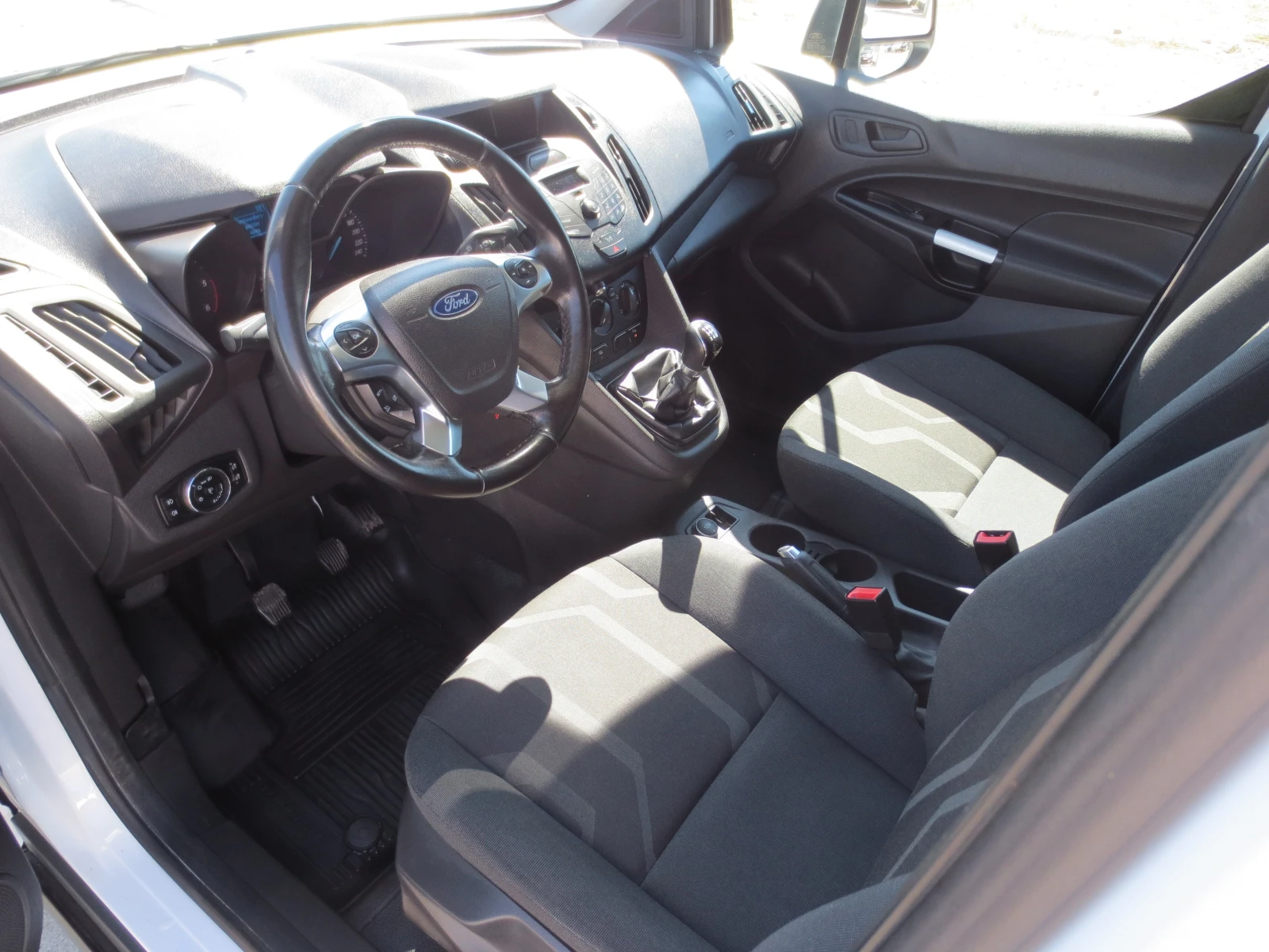 Ford Connect 1.5 TDCI, снимка 9 - Автомобили и джипове - 55688422