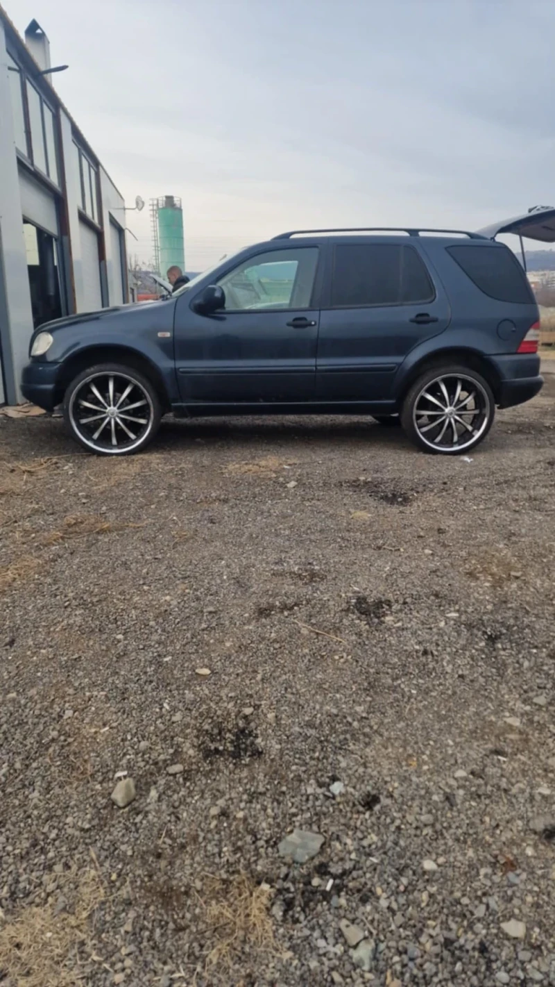 Mercedes-Benz ML 270, снимка 4 - Автомобили и джипове - 48621907