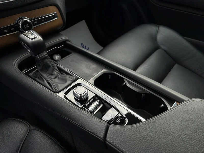 Volvo Xc90 T6 Momentum 7-Passenger AWD, снимка 12 - Автомобили и джипове - 52709422