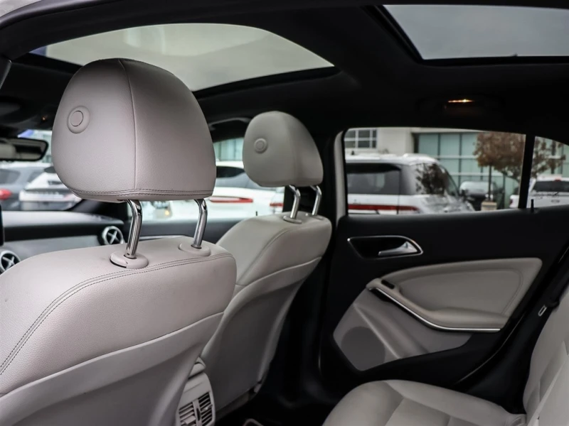 Mercedes-Benz GLA 250 * CARFAX * ЦЕНА ДО БГ, снимка 11 - Автомобили и джипове - 52867624