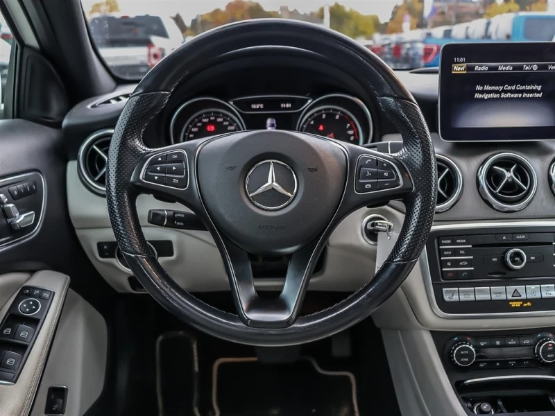 Mercedes-Benz GLA 250 * CARFAX * ЦЕНА ДО БГ, снимка 12 - Автомобили и джипове - 52867624