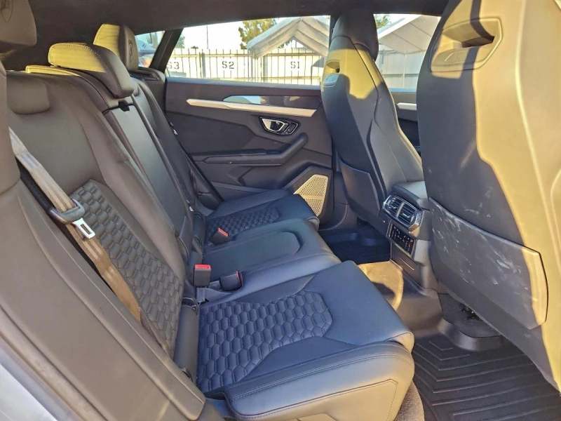 Lamborghini Urus, снимка 11 - Автомобили и джипове - 53286798