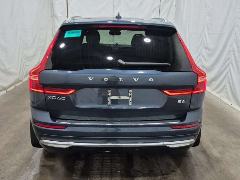 Volvo XC60  INSCRIPTION | HEAD UP | 360 | Blind Spot | CARFAX, снимка 2 - Автомобили и джипове - 53443417