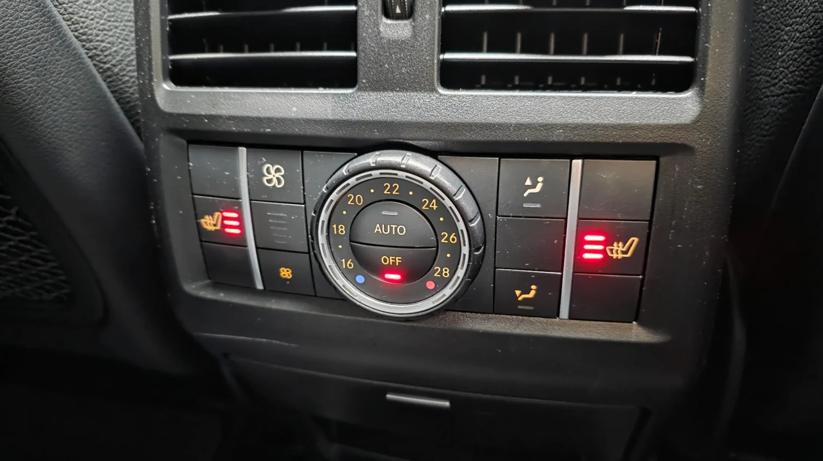 Mercedes-Benz GLE 350 АВТОКРЕДИТ* АМГ ПАКЕТ* ПОДГРЕВ* ОБДУХВАНЕ* ПАНОРАМ, снимка 12 - Автомобили и джипове - 54777419
