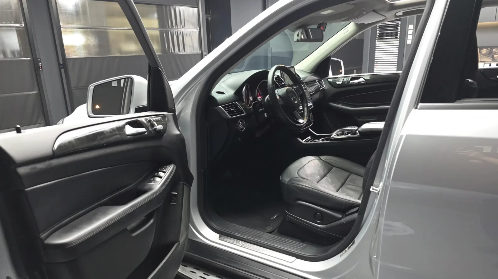 Mercedes-Benz GLE 350 АВТОКРЕДИТ* АМГ ПАКЕТ* ПОДГРЕВ* ОБДУХВАНЕ* ПАНОРАМ, снимка 6 - Автомобили и джипове - 54777419
