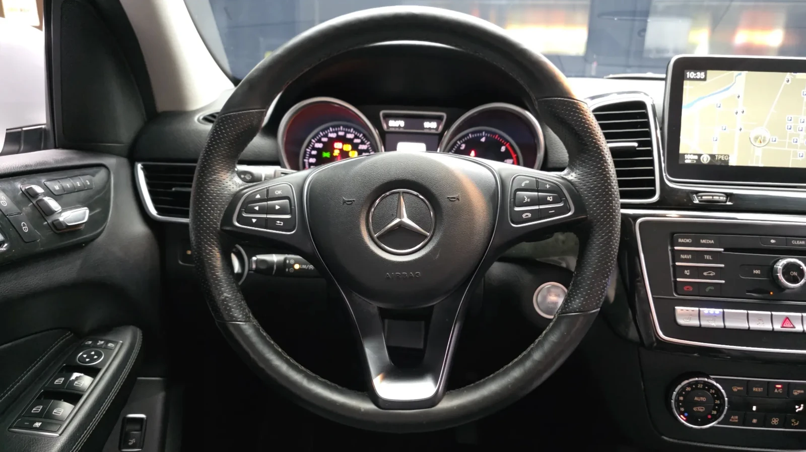 Mercedes-Benz GLE 350 АВТОКРЕДИТ* АМГ ПАКЕТ* ПОДГРЕВ* ОБДУХВАНЕ* ПАНОРАМ, снимка 9 - Автомобили и джипове - 54777419