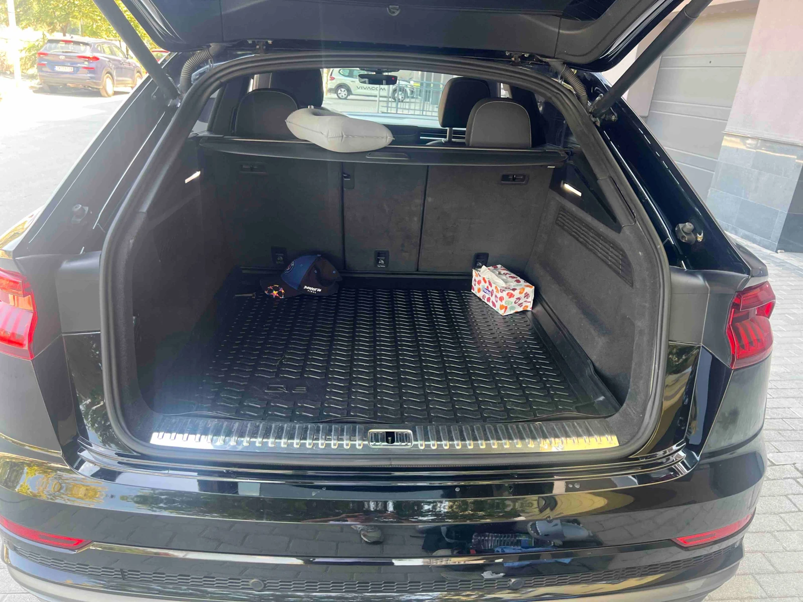 Audi Q8 3.0 TFSI, TECHNIK, B&O, HEAD-UP, S-LINE, DISTR, снимка 14 - Автомобили и джипове - 55324386