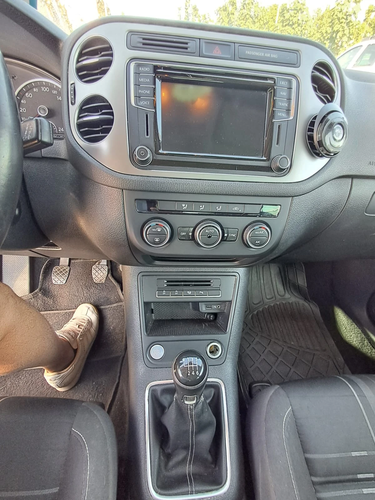VW Tiguan 2.0 110 к.с, снимка 8 - Автомобили и джипове - 55412018