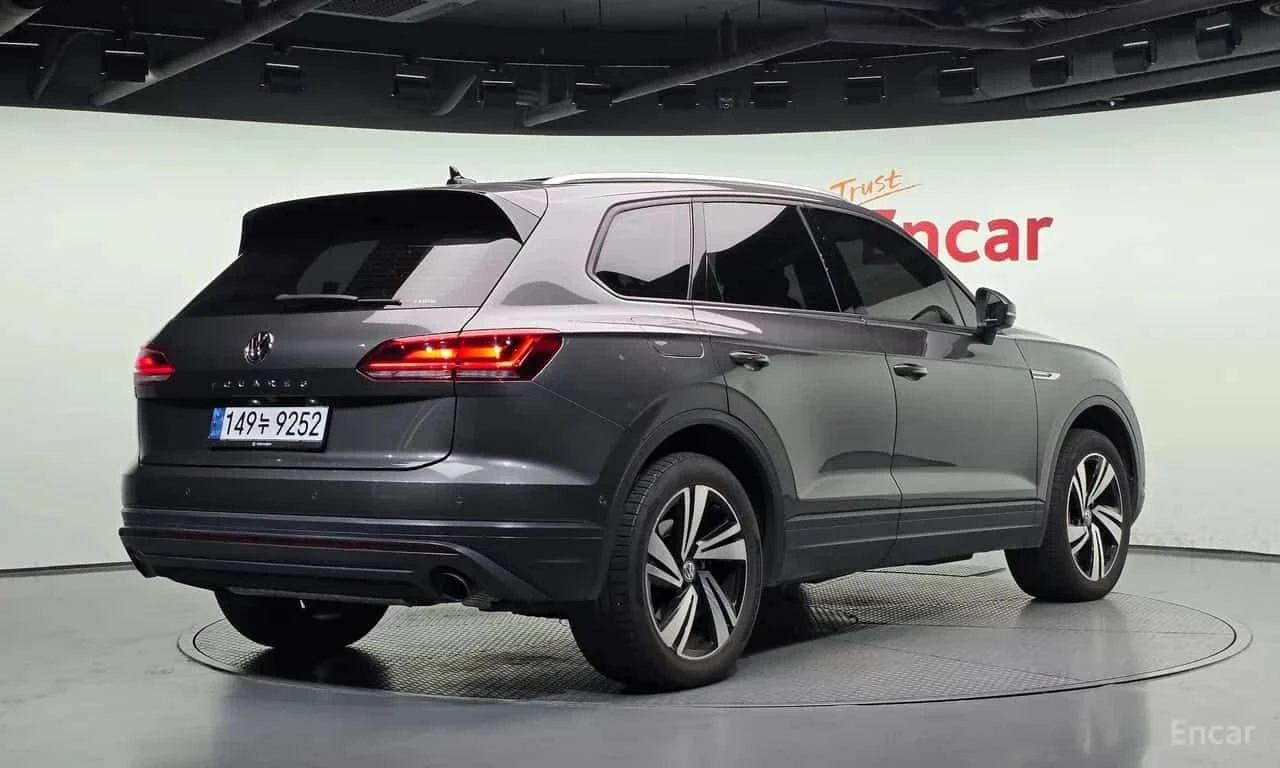 VW Touareg 3.0 TDI Premium, снимка 2 - Автомобили и джипове - 56274258
