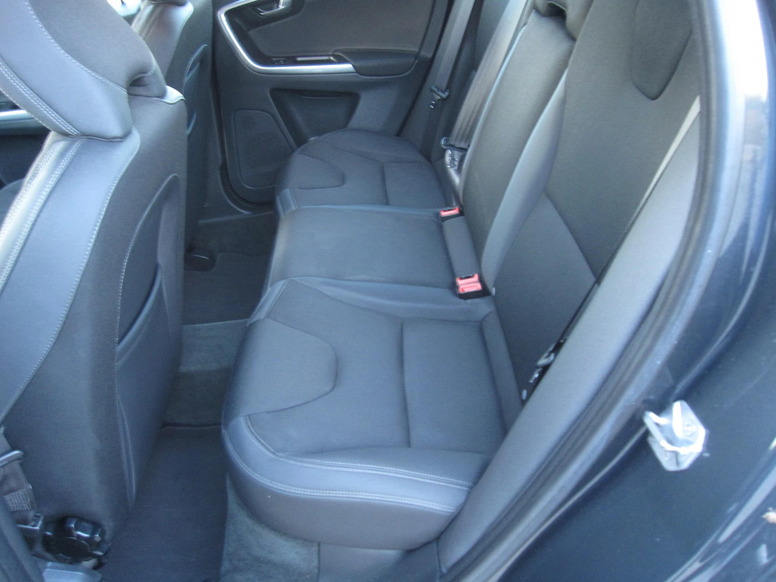 Volvo XC60 Автомат, 2, 0D4., снимка 13 - Автомобили и джипове - 56415966