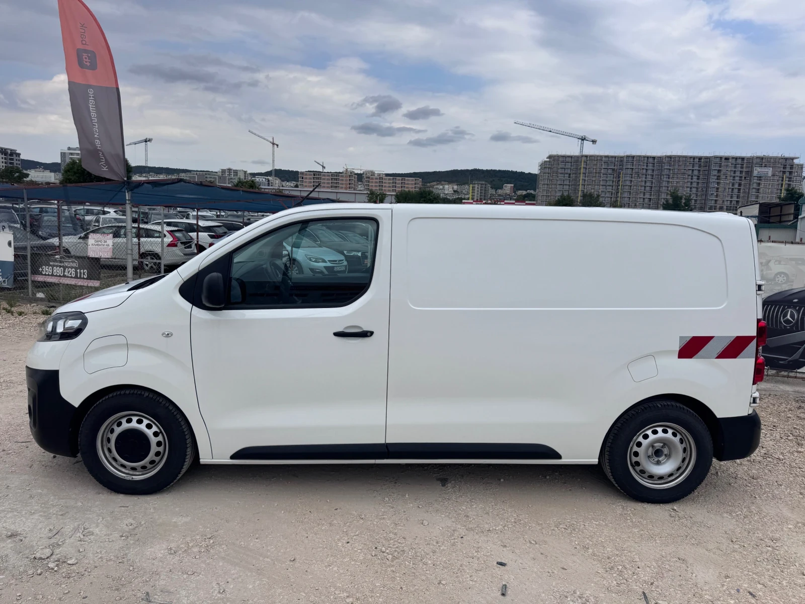 Opel Vivaro 75KwH Full , снимка 4 - Бусове и автобуси - 55653956