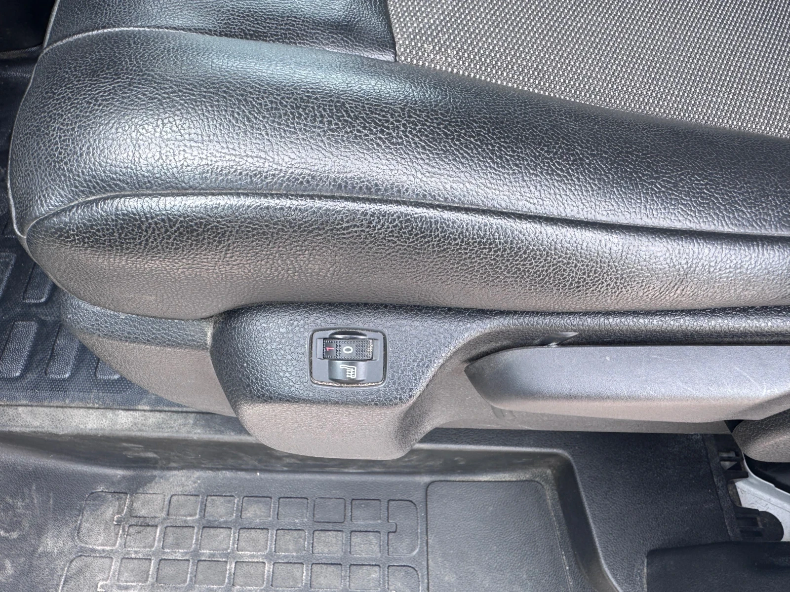 Opel Vivaro 75KwH Full , снимка 11 - Бусове и автобуси - 55653956