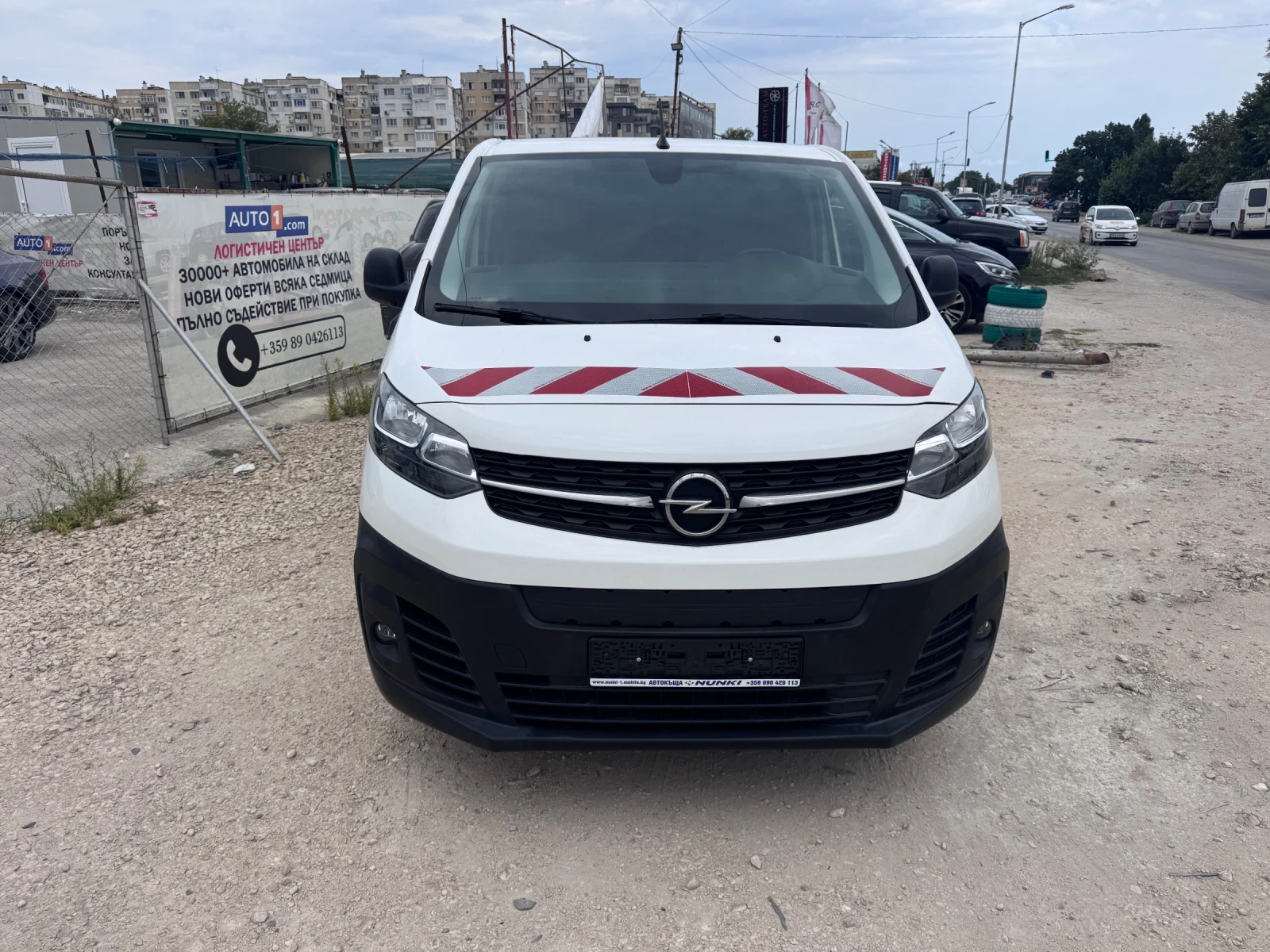 Opel Vivaro 75KwH Full , снимка 2 - Бусове и автобуси - 55653956