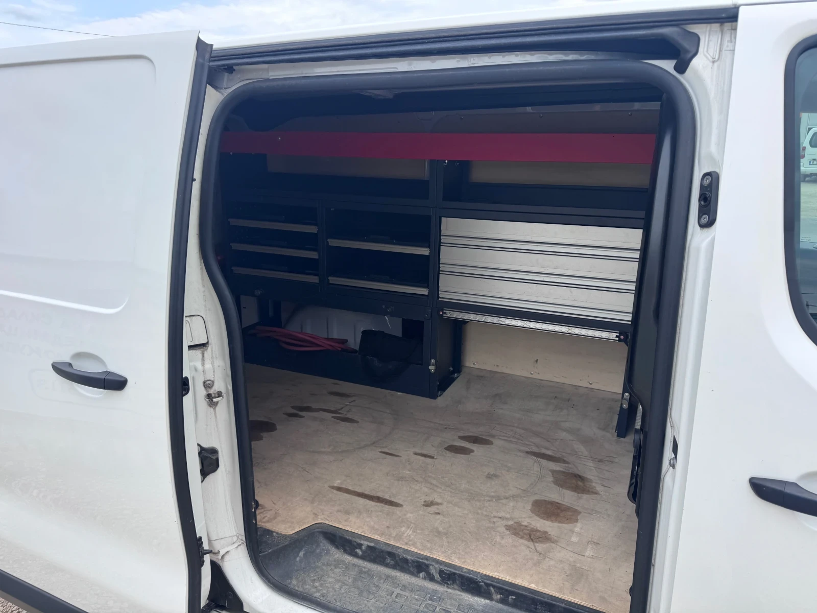 Opel Vivaro 75KwH Full , снимка 13 - Бусове и автобуси - 55653956