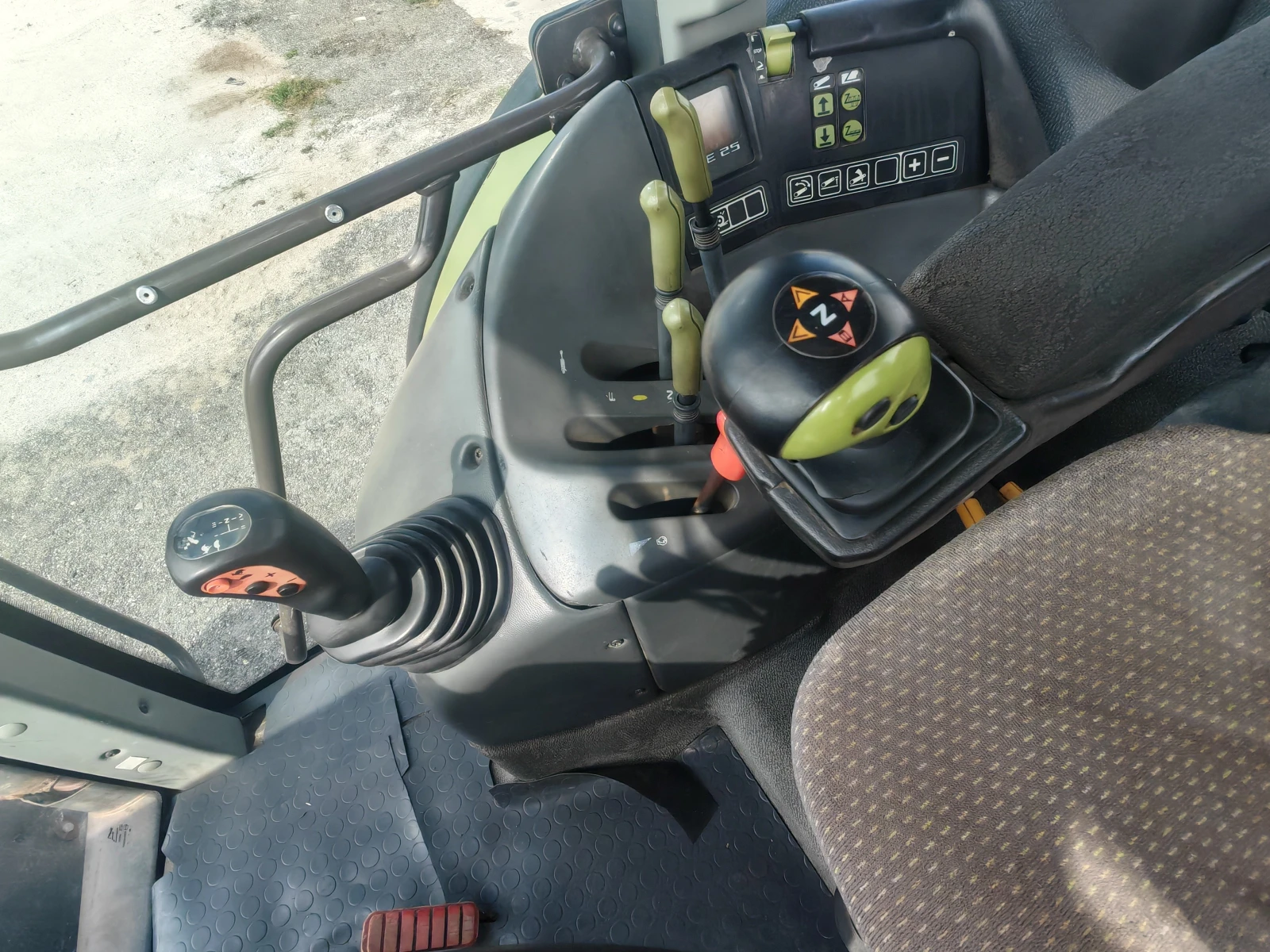 Трактор Claas Ares 836, снимка 13 - Селскостопанска техника - 56303405