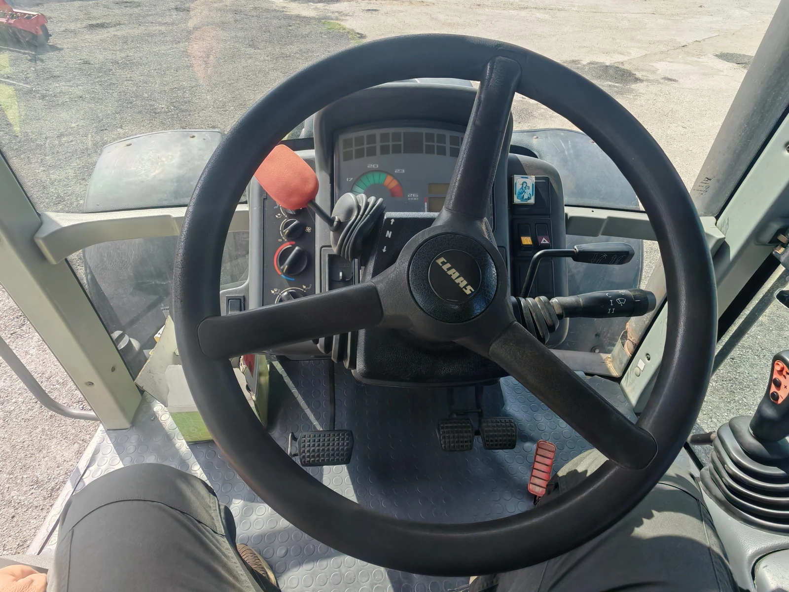 Трактор Claas Ares 836, снимка 16 - Селскостопанска техника - 56303405