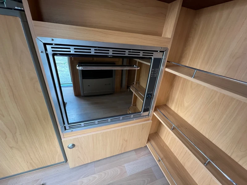 Каравана Chateau Lunar 470, снимка 8 - Каравани и кемпери - 53067694