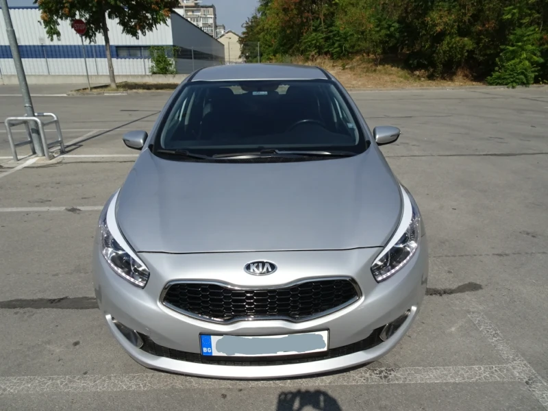 Kia Ceed 1.4i, снимка 2 - Автомобили и джипове - 47285219