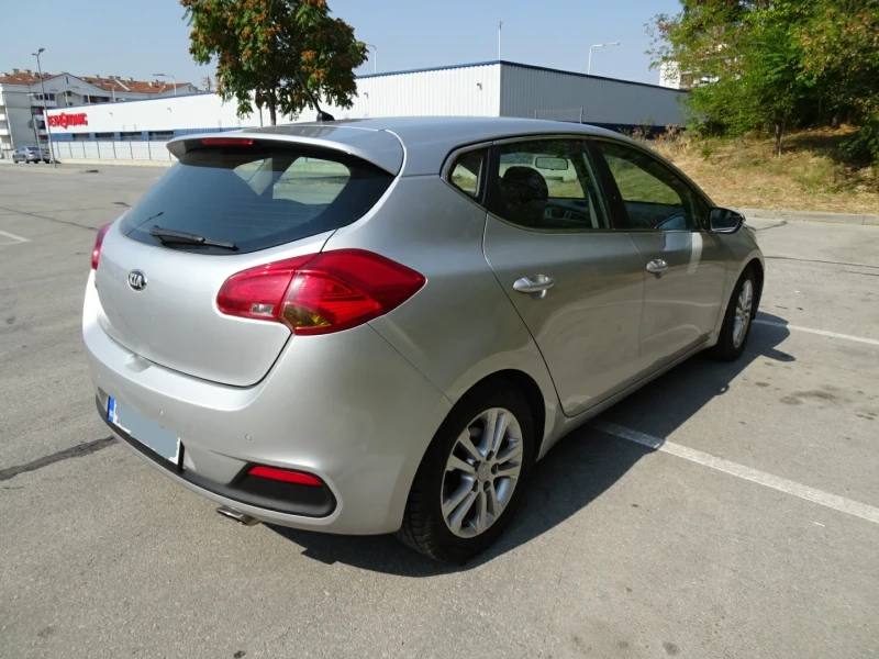 Kia Ceed 1.4i, снимка 4 - Автомобили и джипове - 47285219