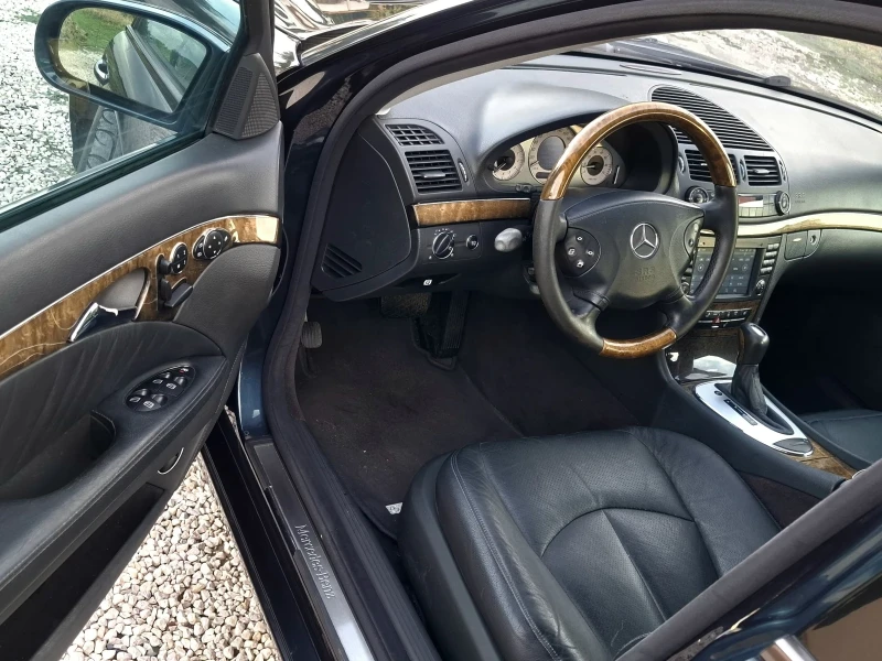 Mercedes-Benz E 320 BENZIN , снимка 8 - Автомобили и джипове - 47430319