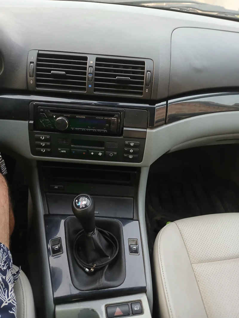 BMW 320, снимка 6 - Автомобили и джипове - 52484218