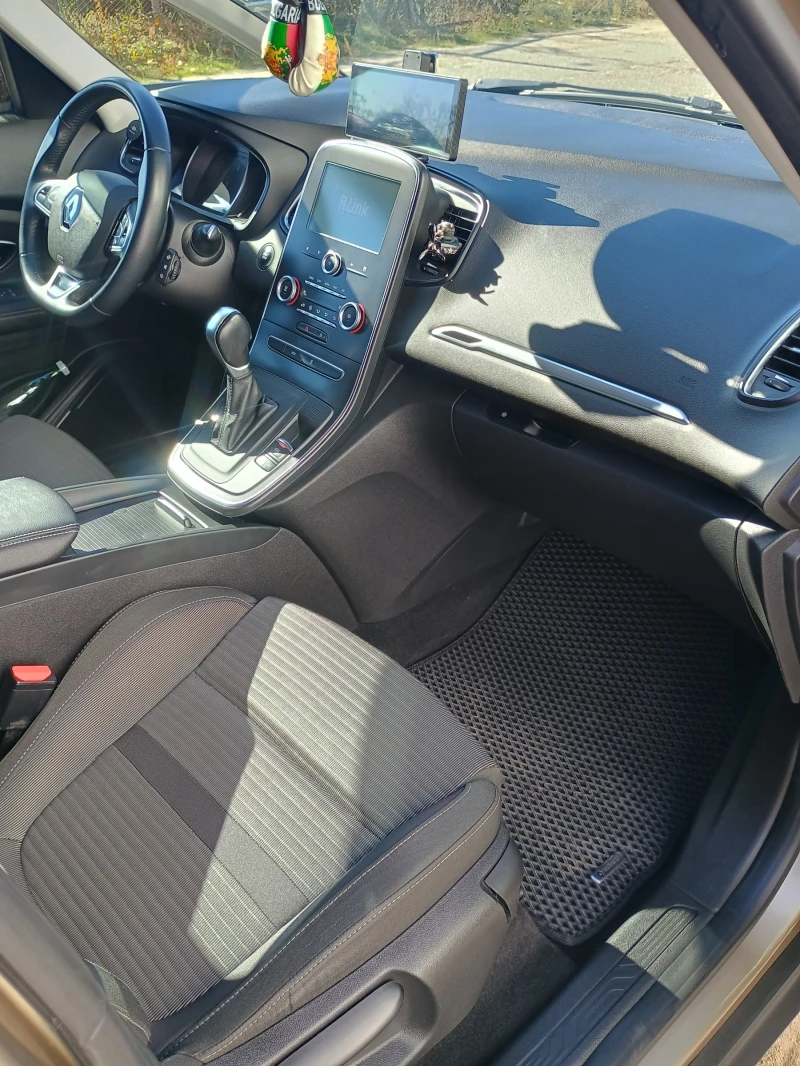 Renault Scenic, снимка 13 - Автомобили и джипове - 52205314