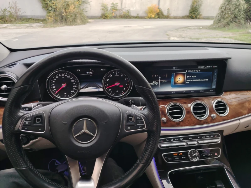 Mercedes-Benz E 300, снимка 12 - Автомобили и джипове - 52179711