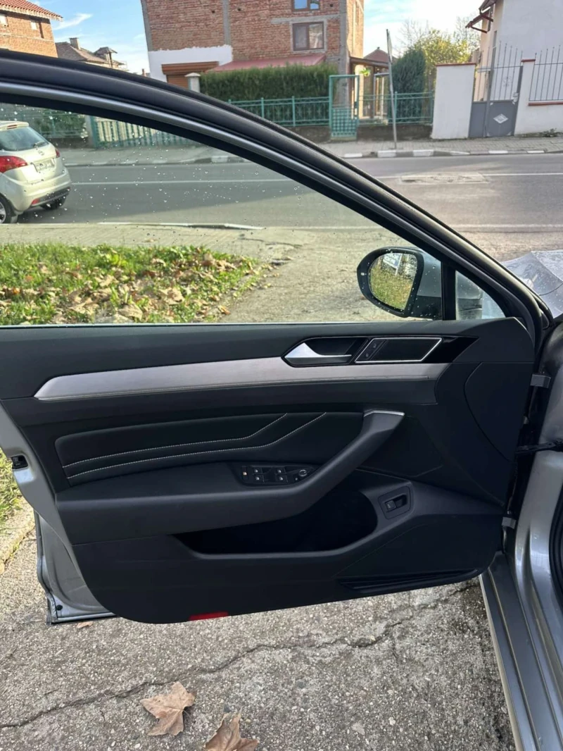 VW Passat, снимка 12 - Автомобили и джипове - 52410233