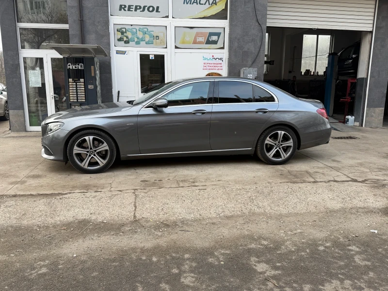 Mercedes-Benz E 200 4Matic, снимка 2 - Автомобили и джипове - 52896769