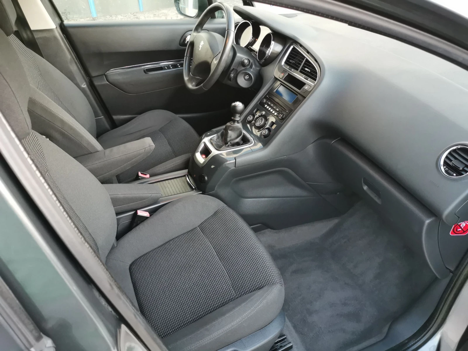 Peugeot 5008  7места  - изображение 6