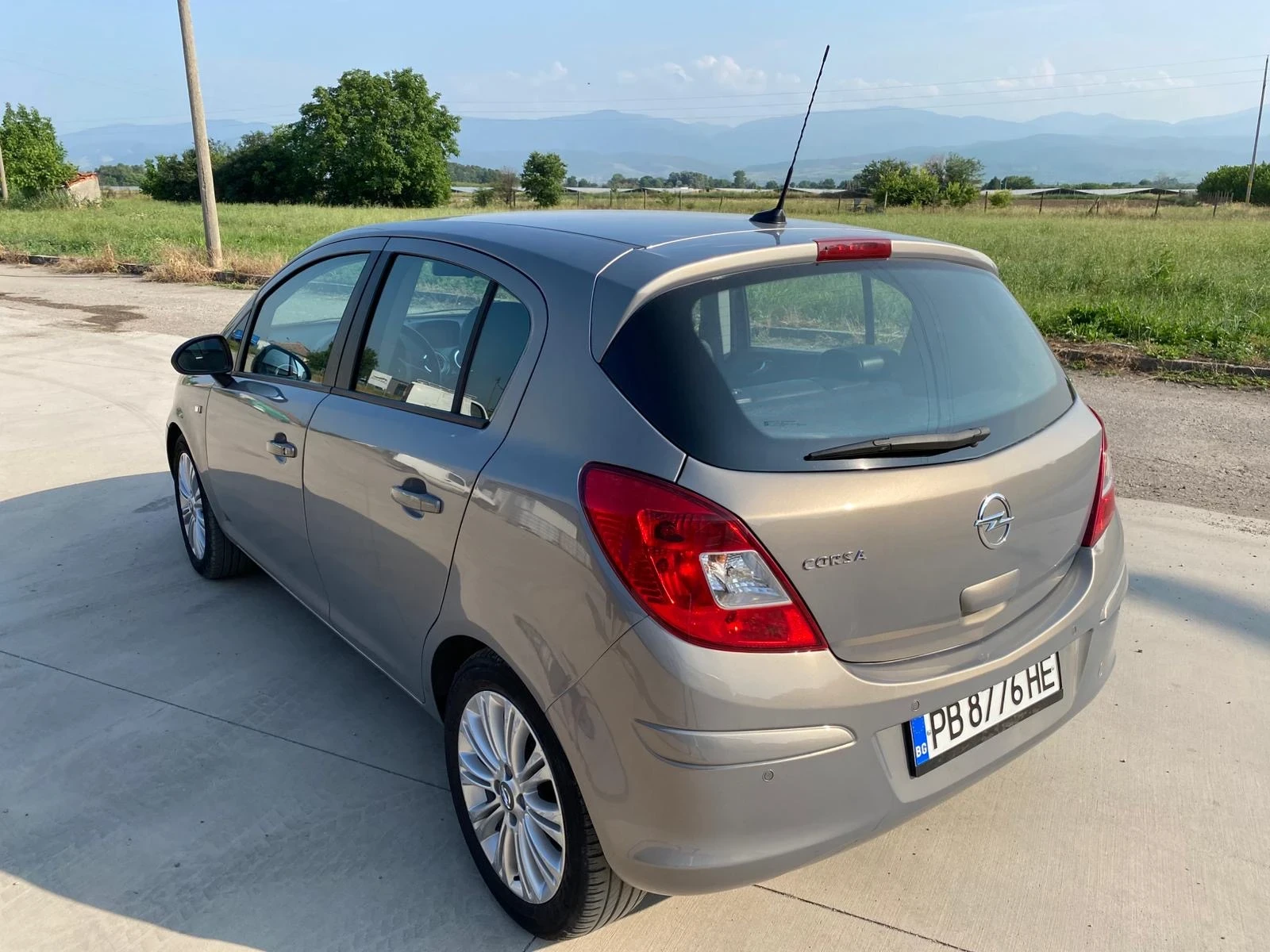 Opel Corsa 1.4i 101кс - изображение 4