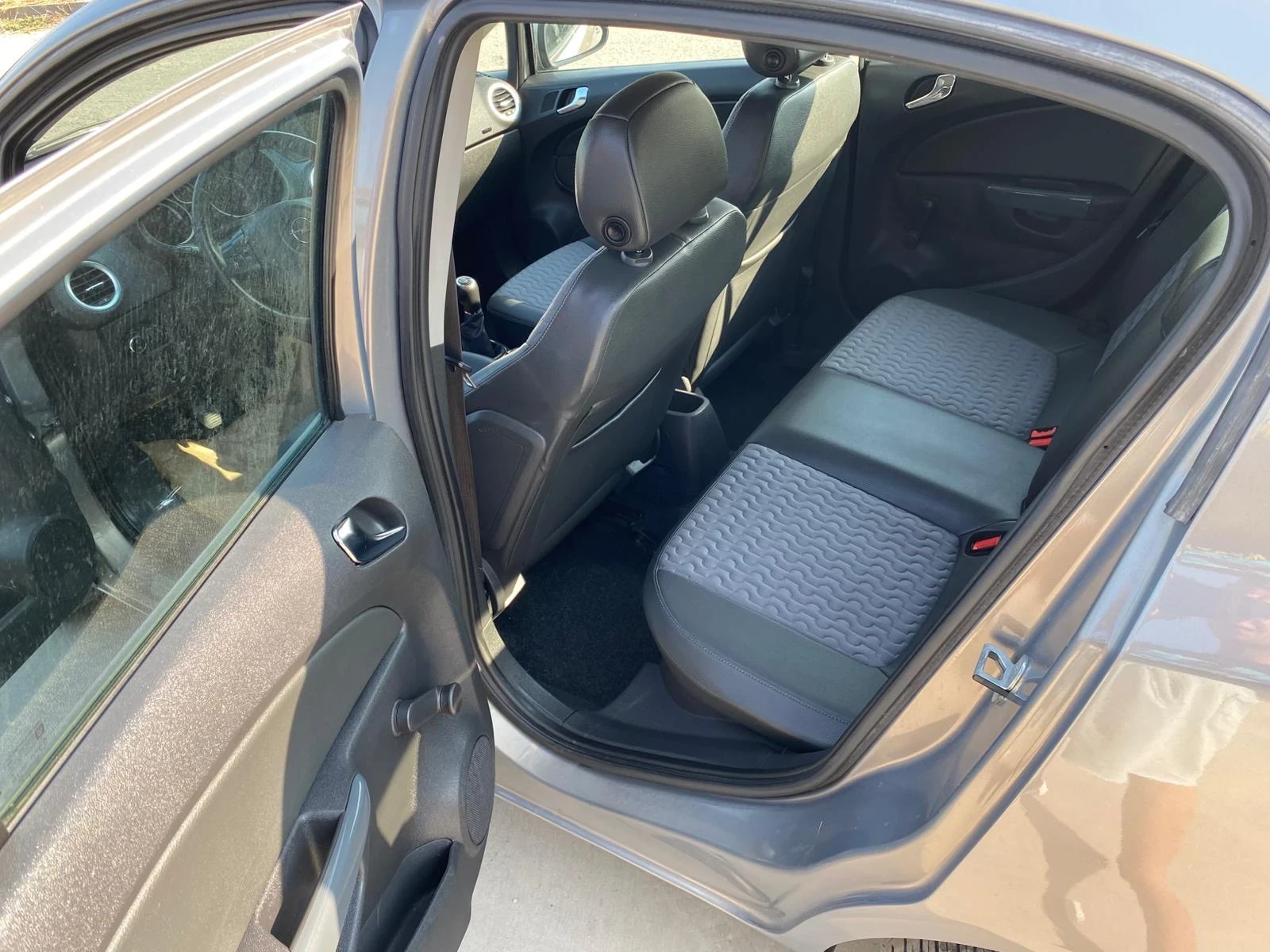 Opel Corsa 1.4i 101кс - изображение 10