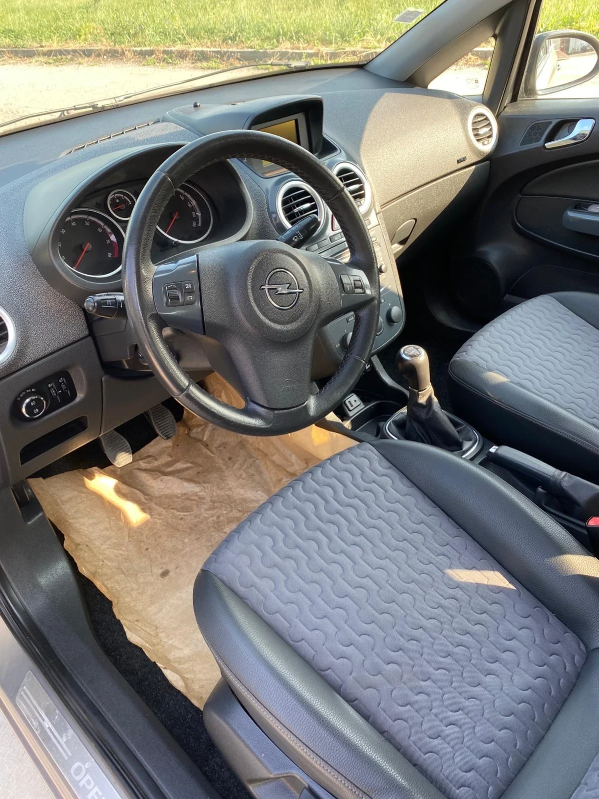 Opel Corsa 1.4i 101кс - изображение 8