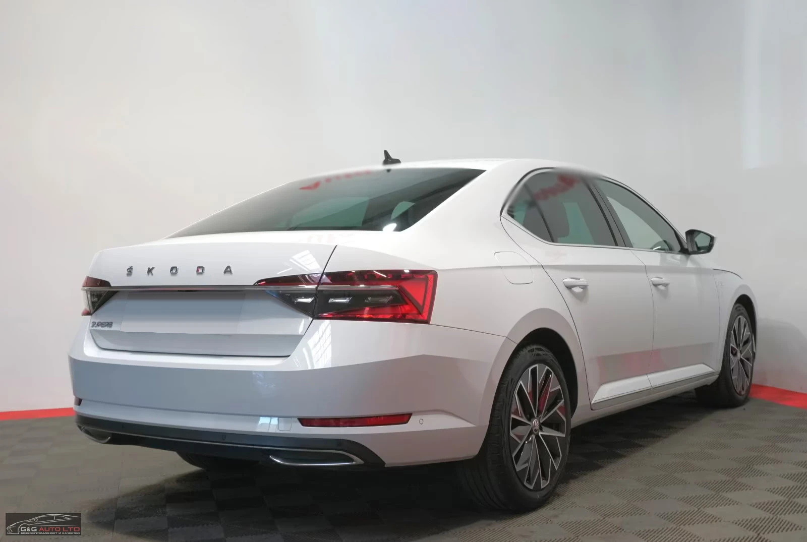 Skoda Superb 2.0/200HP/L&K/ACC/CAM/AMBI/AUTOPARK/685v - изображение 5