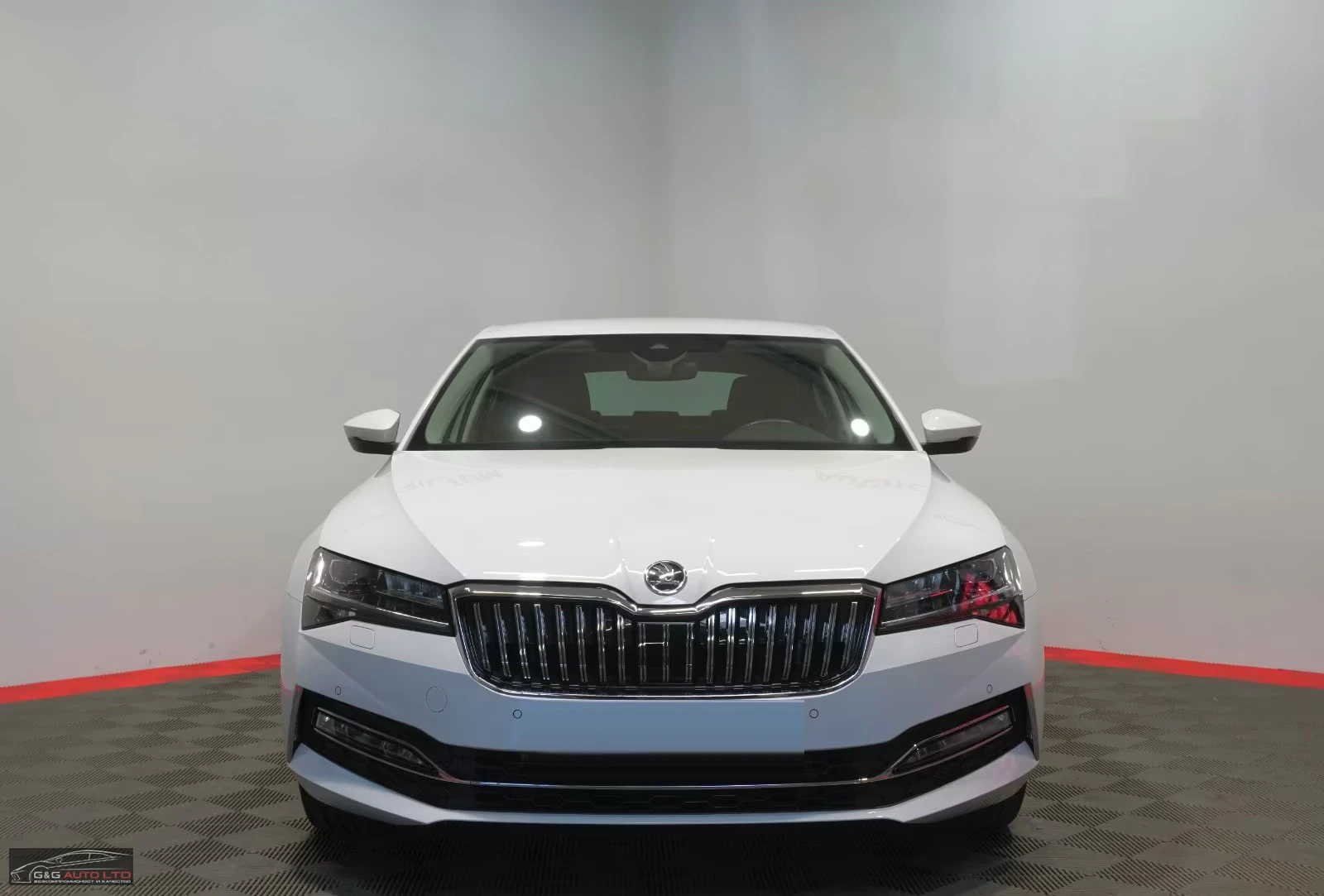 Skoda Superb 2.0/200HP/L&K/ACC/CAM/AMBI/AUTOPARK/685v - изображение 2