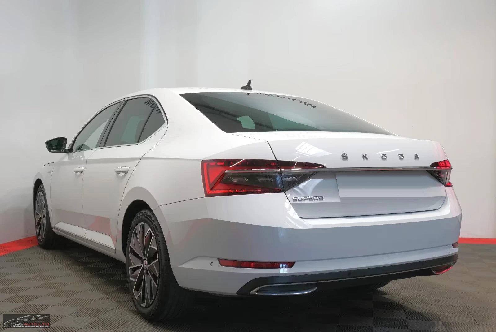 Skoda Superb 2.0/200HP/L&K/ACC/CAM/AMBI/AUTOPARK/685v - изображение 3