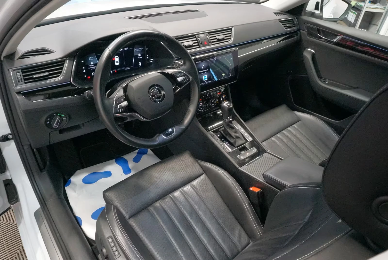 Skoda Superb 2.0/200HP/L&K/ACC/CAM/AMBI/AUTOPARK/685v - изображение 9