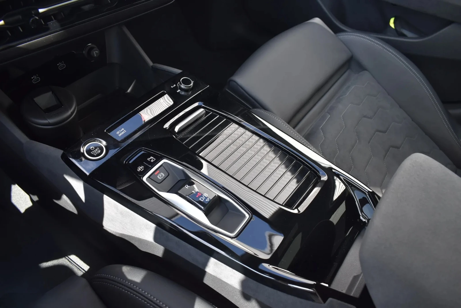 Audi A6 Sportback Quattro e-tron 100 kWh - изображение 10