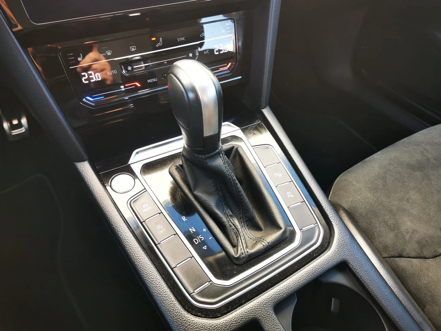 VW Arteon Elegance 2.0 TDI SCR DSG - изображение 10