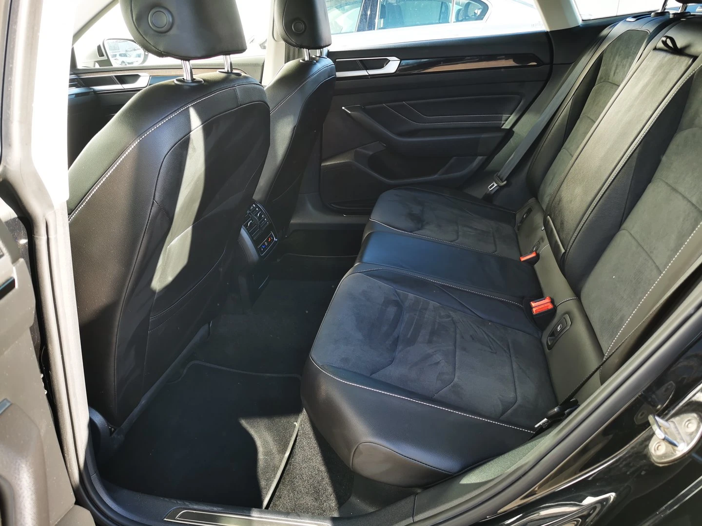 VW Arteon Elegance 2.0 TDI SCR DSG - изображение 6