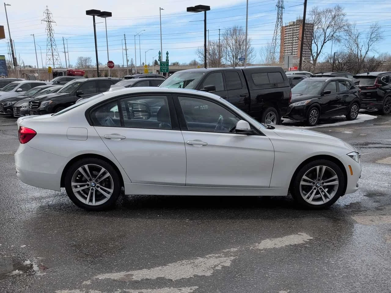 BMW 330 * ШИБИДАХ * KEYLESS * ПОДГРЕВИ * 2 КЛЮЧА, снимка 3 - Автомобили и джипове - 54060774