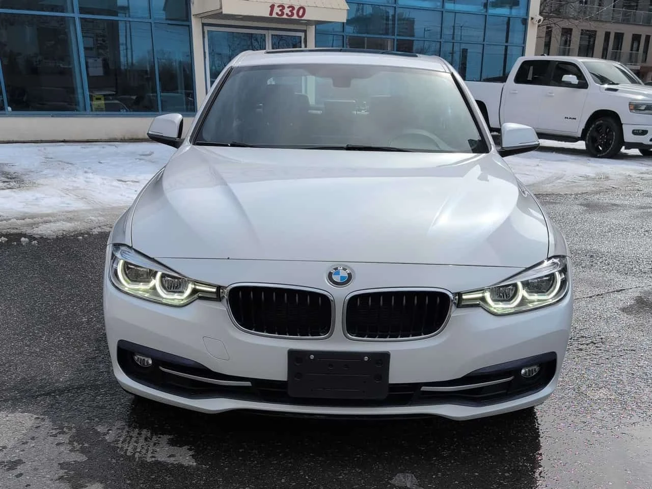 BMW 330 * ШИБИДАХ * KEYLESS * ПОДГРЕВИ * 2 КЛЮЧА, снимка 15 - Автомобили и джипове - 54060774