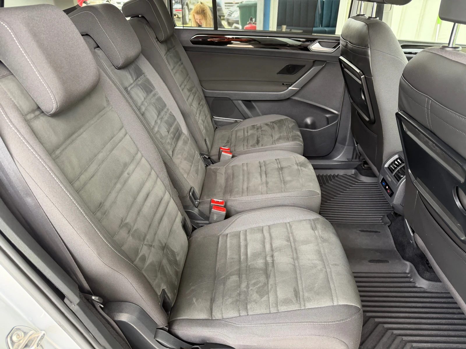 VW Touran 2.0TDI Автомат Швейцария, снимка 11 - Автомобили и джипове - 54144125