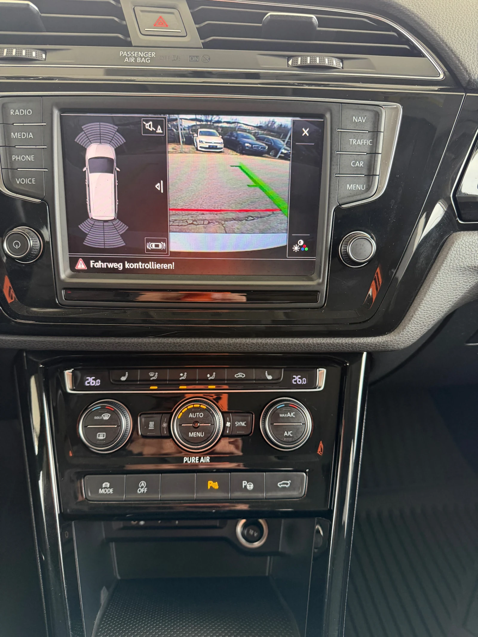 VW Touran 2.0TDI Автомат Швейцария, снимка 14 - Автомобили и джипове - 54144125