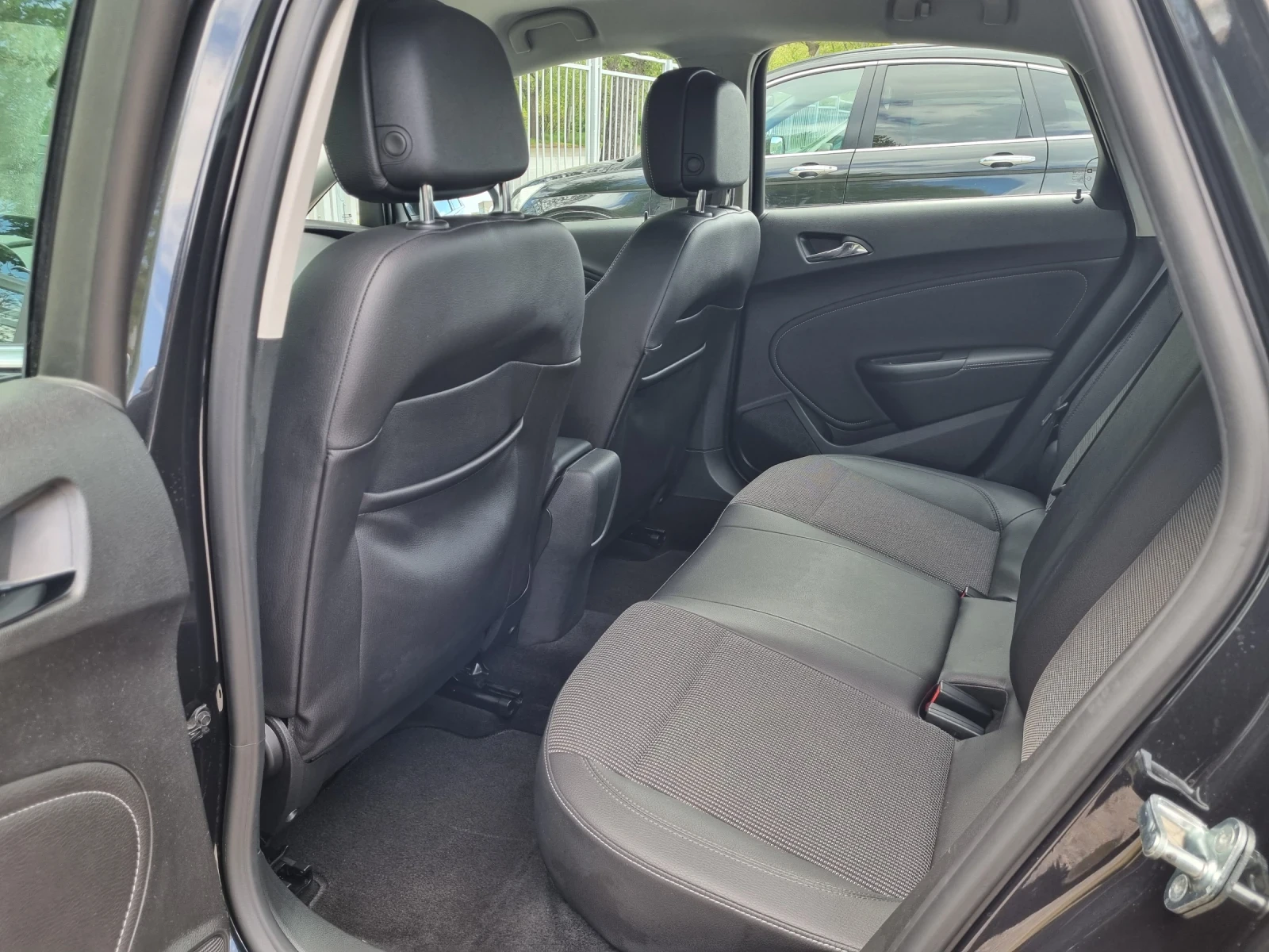 Opel Astra, снимка 11 - Автомобили и джипове - 54383179